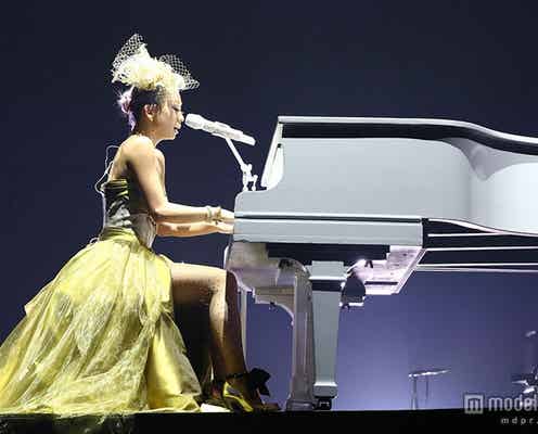 倖田來未、15周年ツアーファイナルで感涙 ピアノ弾き語りや空中パフォーマンスも<セットリスト>