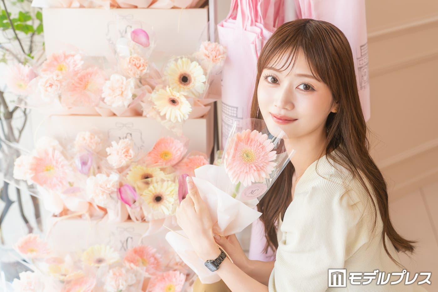 会場の雰囲気にもマッチした素敵なお花※先着(C)モデルプレス
