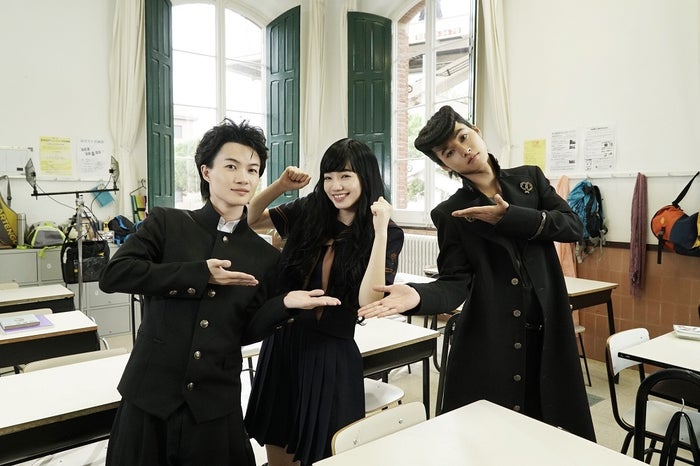 ジョジョ 山崎賢人 神木隆之介 小松菜奈 美男美女 3ショットが絵になる オフショット到着 モデルプレス ジョジョ 山崎賢人 神木隆之介 小松菜奈 美男美女 3ショットが絵になる オフショット到着 モデルプレス