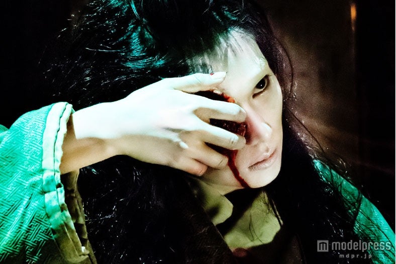 4時間かけて完成させたお岩の特殊メイク（C）2014「喰女－クイメ－」製作委員会