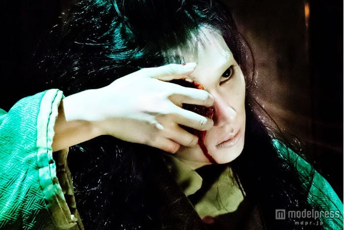 4時間かけて完成させたお岩の特殊メイク(C)2014「喰女-クイメ-」製作委員会