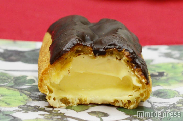 「カスタードクリームエクレア」135円(税込)(C)モデルプレス