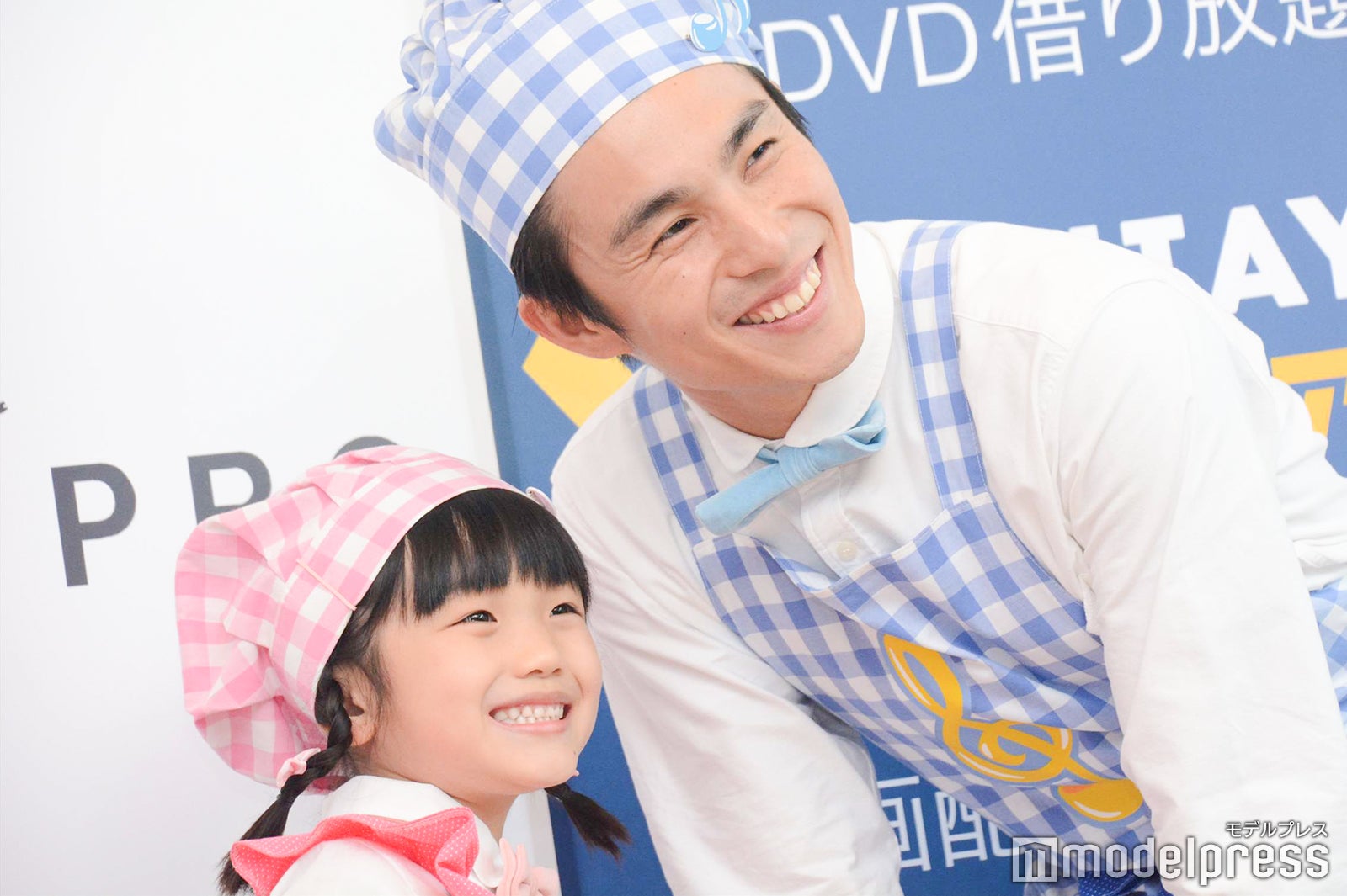 山崎莉里那、中尾明慶 （C）モデルプレス