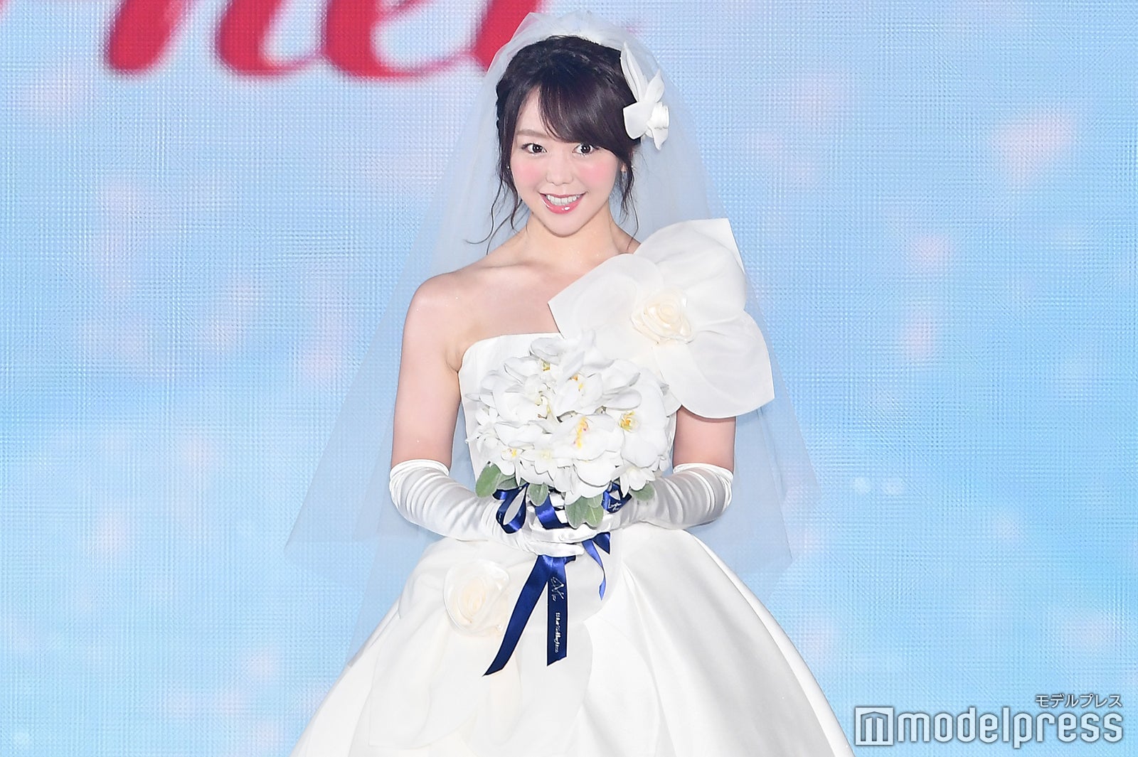 峯岸みなみ、前田敦子妊娠に笑顔　ウェディングドレスでシークレット登場＜GirlsAward 2018 A／W＞