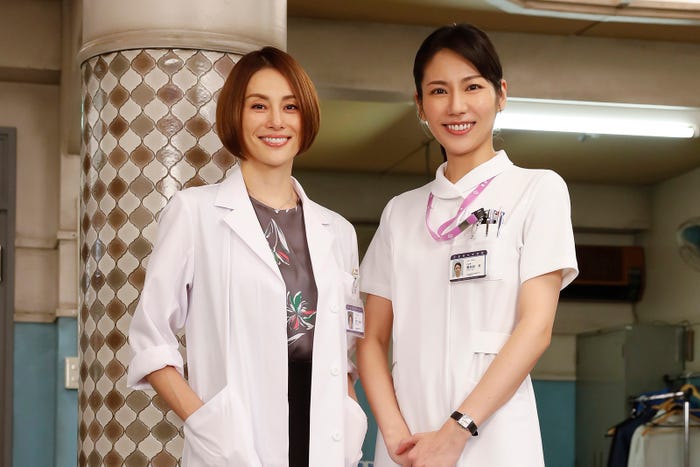 米倉涼子、松下奈緒(C)テレビ朝日
