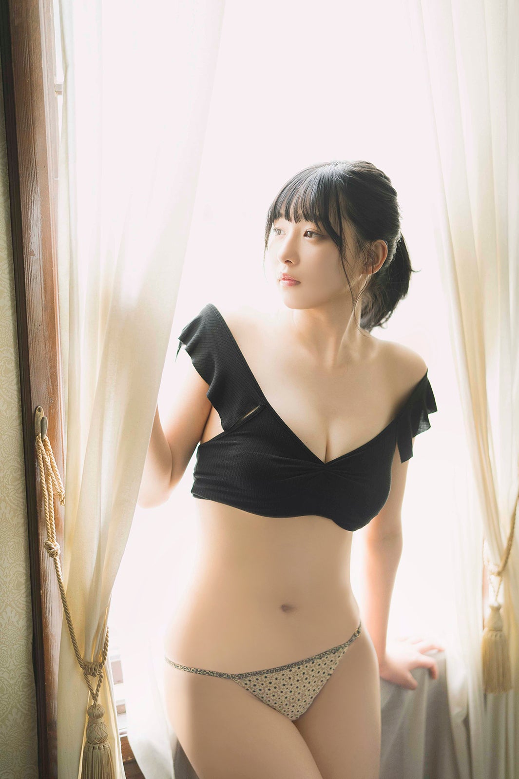 我妻ゆりか／撮影：カノウリョウマ「B.L.T.8月号」（東京ニュース通信社刊）