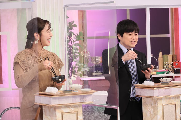 斎藤ちはる、バカリズム(C)テレビ朝日