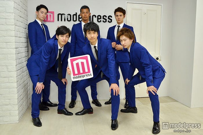 (前列左から)狩野健人さん、鈴川博紀さん、木田佳介さん(後列左から)濱正悟さん、真喜志一星さん、太田光るさん