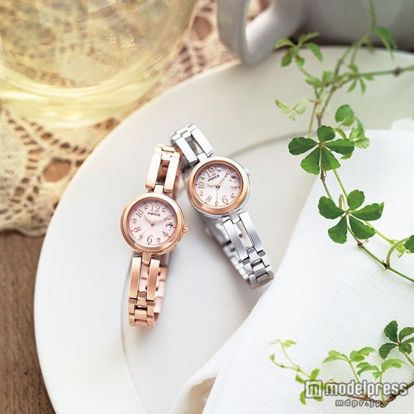 ソーラーテック電波時計（左から）「KL0-260-91」40,000円（税抜）、「KL0-219-11」39,000円（税抜）