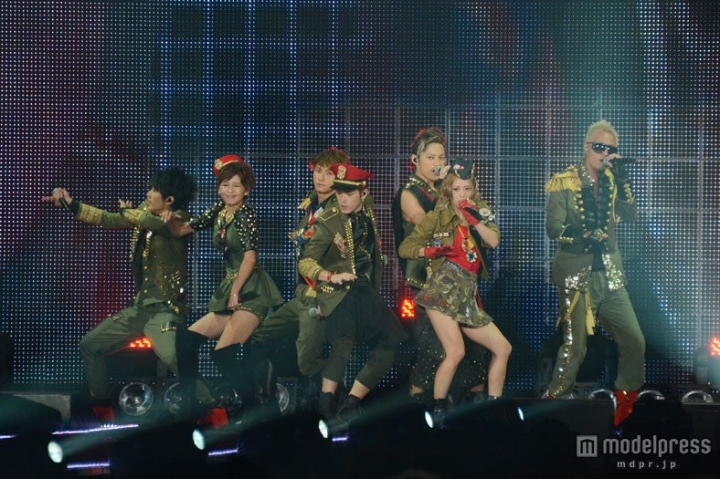 AAAのライブステージ