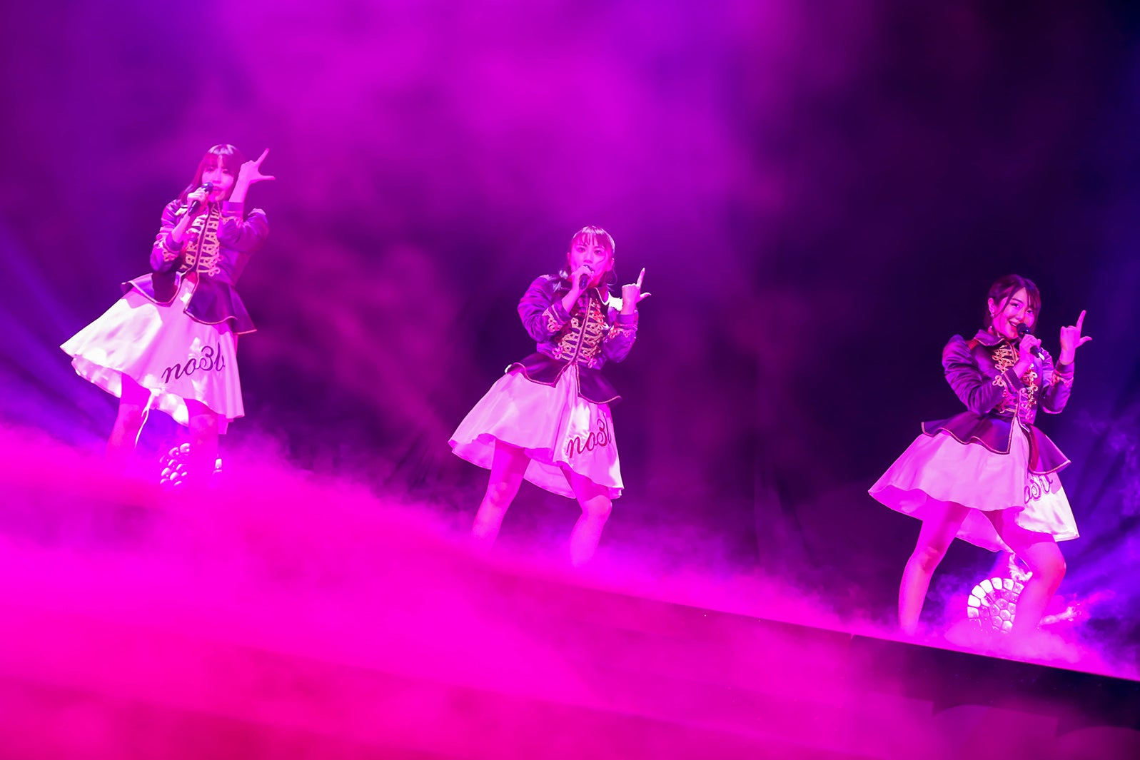 小嶋陽菜、高橋みなみ、峯岸みなみ「ノースリーブス 10th ANNIVERSARY～丸ごと no3b！！～」（提供画像）