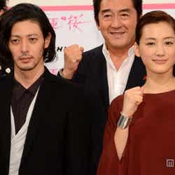 綾瀬はるか(左)とオダギリジョー(右)