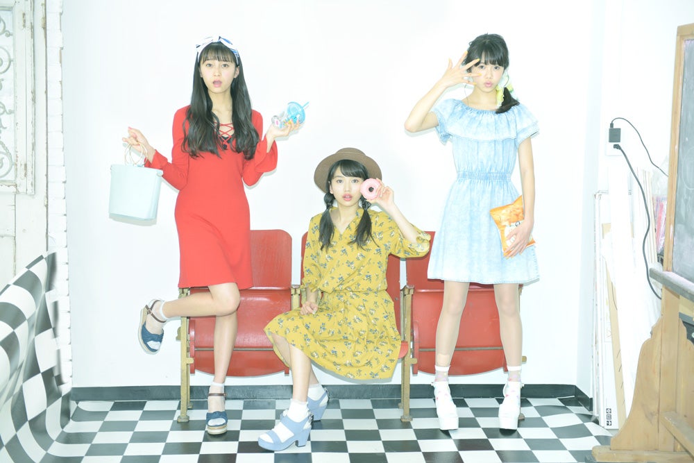 （左から）小山リーナ、黒川心、齋藤茉日／「LOVE berry VOL.7」より（画像提供：徳間書店）