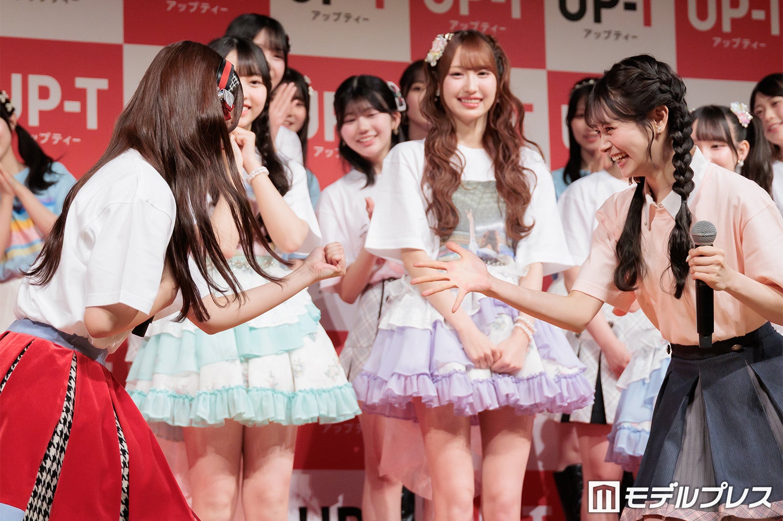 大塚七海、伊藤百花（C）モデルプレス