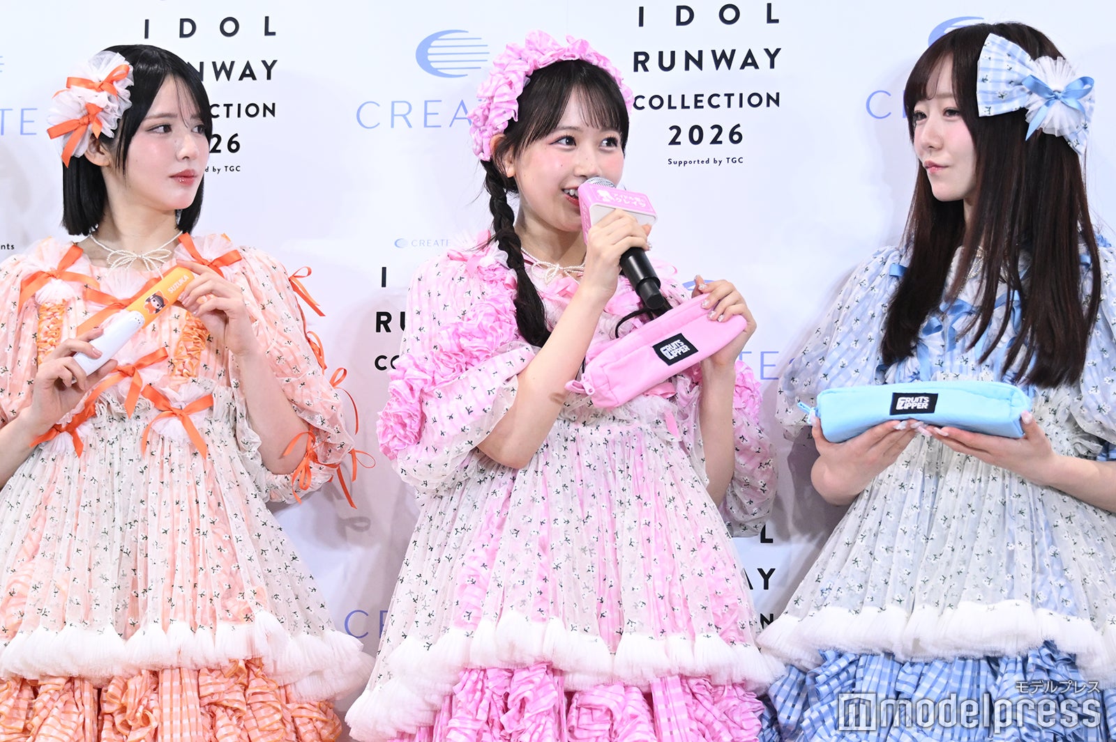 鎮西寿々歌、松本かれん、真中まな（C）モデルプレス