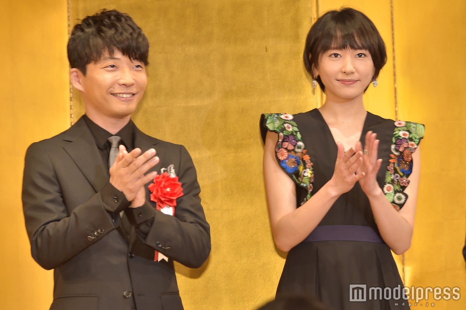 星野源＆新垣結衣、結婚を発表 連名直筆署名で報告「逃げ恥SP」再会