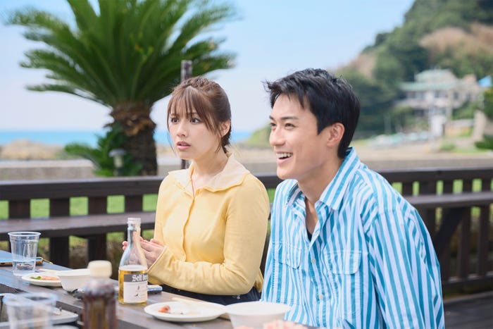 渡邉美穂、砂田将宏(C)「嘘をついた私たち」製作委員会