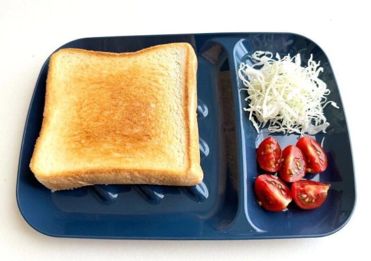 ダイソー　食パン皿　使用例
