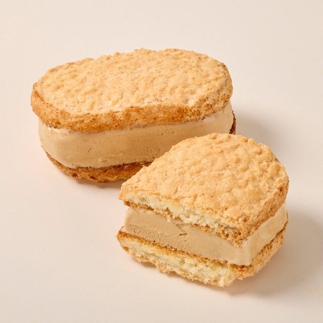 シャトレーゼ　ダックワーズサンドアイス　キャラメル