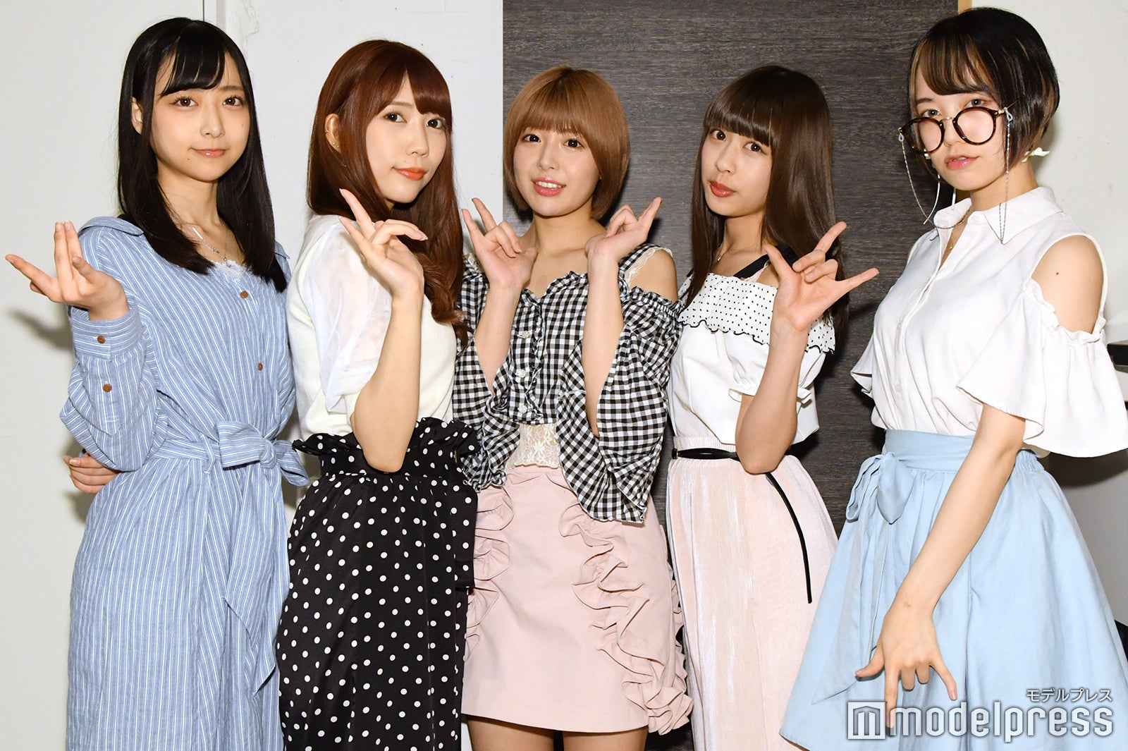 左から／生牡蠣いもこ、野比城ひびき、魔城もも、心温なぎさ、実久里ことの（C）モデルプレス