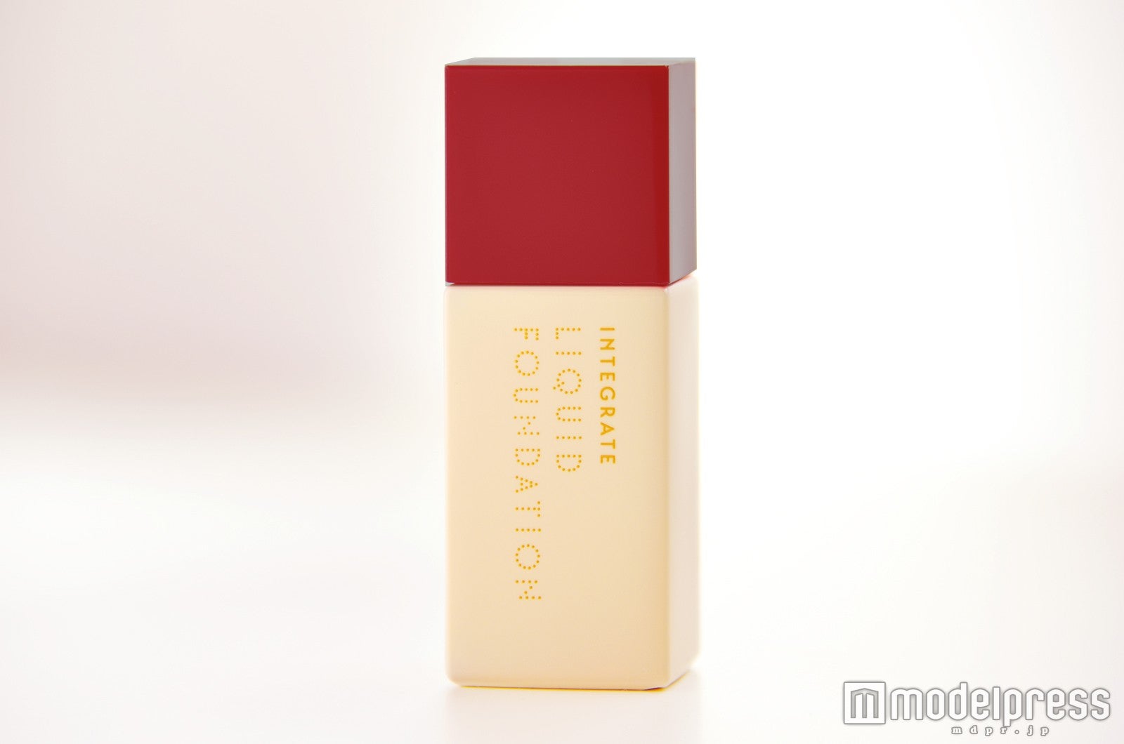 スチーム後のようなツヤ肌に「リアルフィットリキッド」（C）モデルプレス