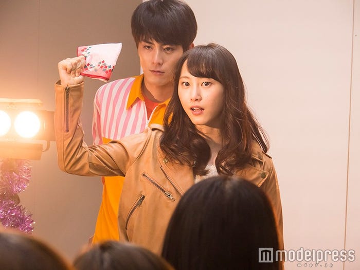 塩山楓(松井玲奈)はニーチェ先生に熱烈な思いを寄せる(C)2016「ニーチェ先生」製作委員会