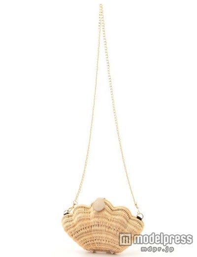 シェルクラッチ「SMIR NASLI」6,966円(税込)