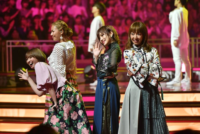 LINA、MINA、岡田奈々、REINA『UTAGE!』秋のメドレー祭りより(C)TBS