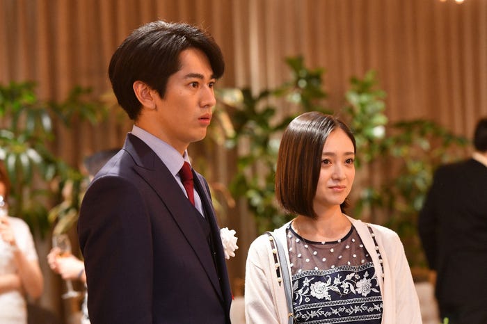 永山絢斗、安達祐実/「初めて恋をした日に読む話」第6話より(C)TBS
