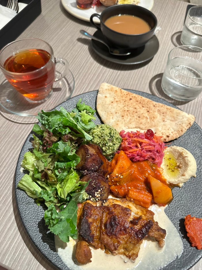 夢咲めろあ「厳選!おすすめカフェ紹介」(提供写真)