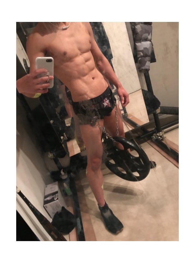 ゴールデンボンバー樽美酒「何を目指してるのか見失ってしまいそう」過激ショットが話題