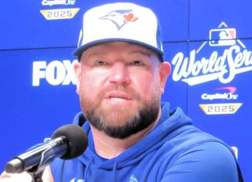 ブルージェイズにまたアクシデント発生 初回にルーカスが足を痛めて緊急交代 シャーザーは立ち上がり5失点 本拠地が騒然