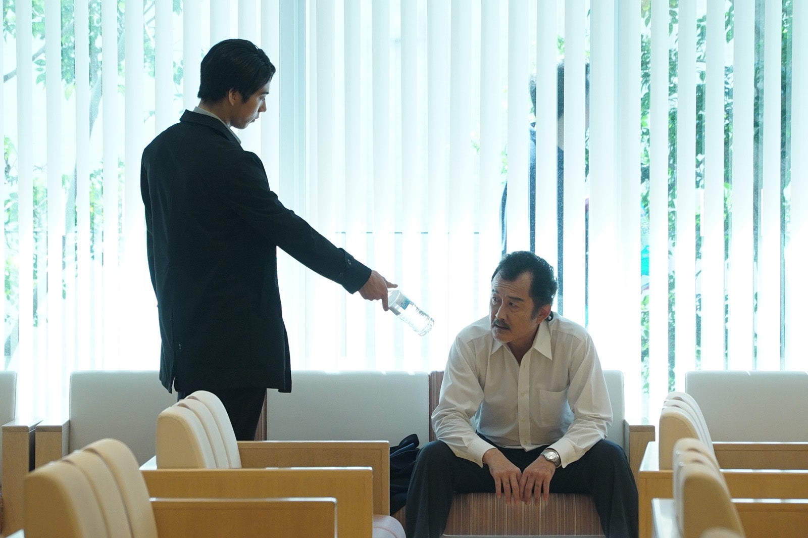 賀来賢人、吉田鋼太郎（C）テレビ朝日