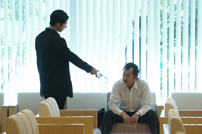 賀来賢人、吉田鋼太郎(C)テレビ朝日