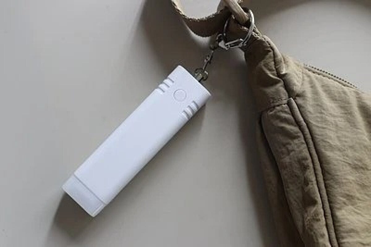 ダイソー 防犯ブザー ダイソーの防犯ブザーをバッグに付ける