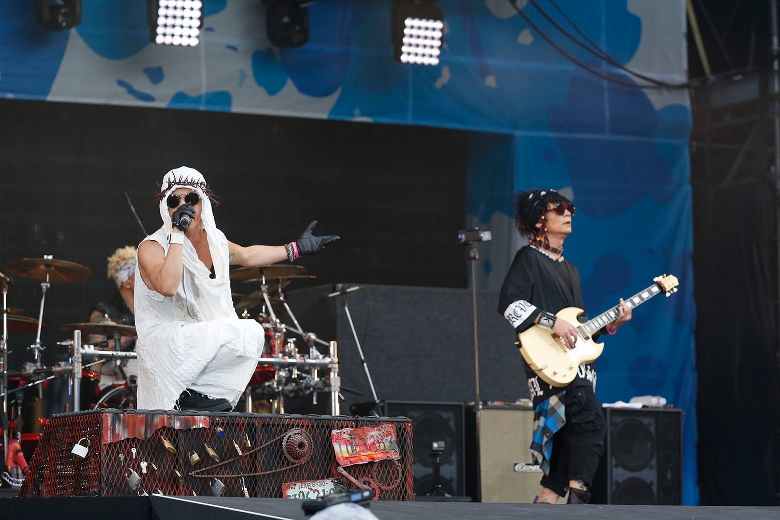 VAMPS（画像提供：avex）