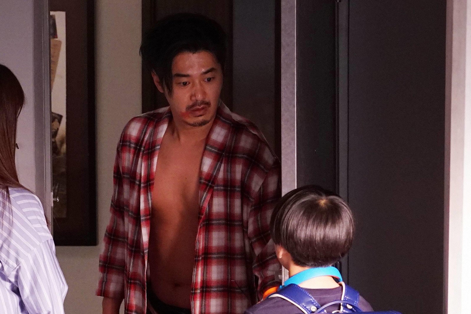 平山浩行／「隣の家族は青く見える」第5話より（C）フジテレビ