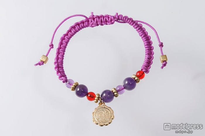 ブレスレット¥1200(7月8日より販売開始)(C)Disney