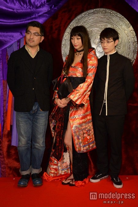 ドラマ「CLAMPドラマ ホリック xxxHOLiC」（WOWOW）製作発表記者会見（左から：豊島圭介監督、杏、染谷将太）