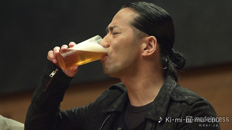 HIRO／新CM「カウンターの男たち」篇より