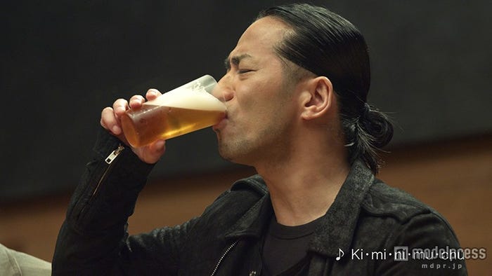 HIRO/新CM「カウンターの男たち」篇より