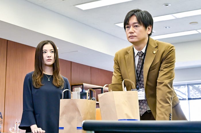 吉高由里子、井浦新/「最愛」第7話より(C)TBS