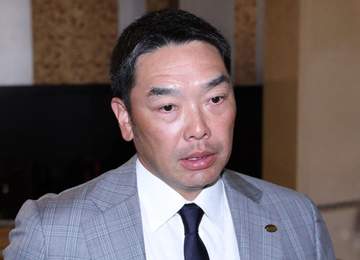 巨人 辞任の阿部慎之助監督が会見で涙「本当に申し訳ありませんでした」チームへの思いを問われ「すみません」長女への対応で異例のお願いも