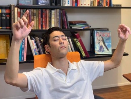 阿部寛ものまねでバズる・ラパルフェ都留拓也とは 「異次元の再現度」100万回再生動画も