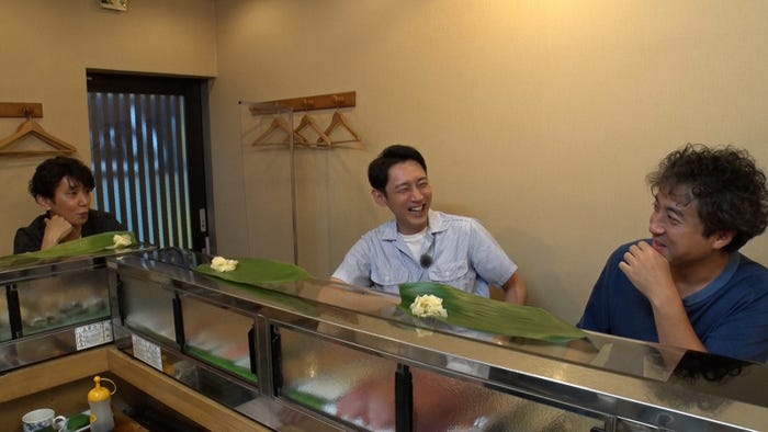 (左から)ユースケ・サンタマリア、小泉孝太郎、ムロツヨシ(C)フジテレビ