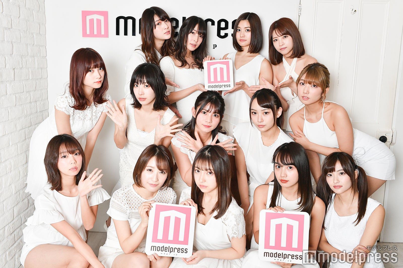 （後列）アンジェラ芽衣、川崎あや、林ゆめ、早瀬あや
（中列）桃月なしこ、水湊みお、本田夕歩、御寺ゆき、霜月めあ
（前列）青山ひかる、伊藤愛真、十味、黒木ひかり、花咲れあ （C）モデルプレス
