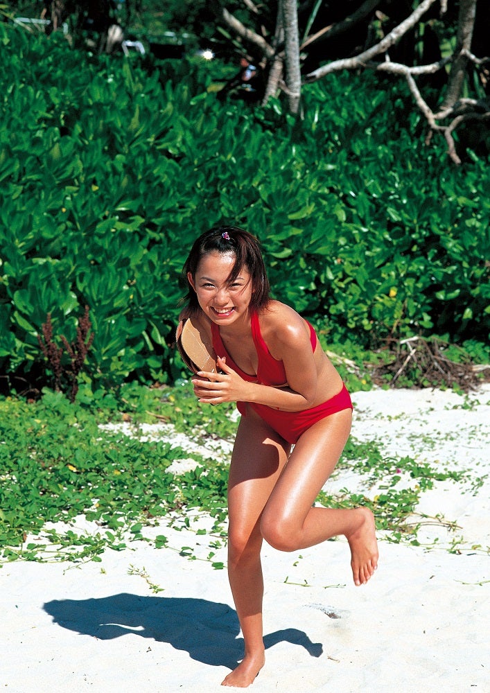 画像4 9 市川由衣 白ビキニで小麦肌ボディ際立つ グラビア時代の水着ショット公開 モデルプレス