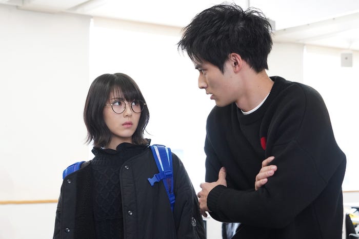浜辺美波、岡田健史「ウチの娘は、彼氏が出来ない!!」第3話より(C)日本テレビ