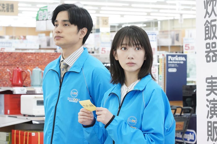 中村蒼、波瑠 /「わたしのお嫁くん」第5話より(C)フジテレビ