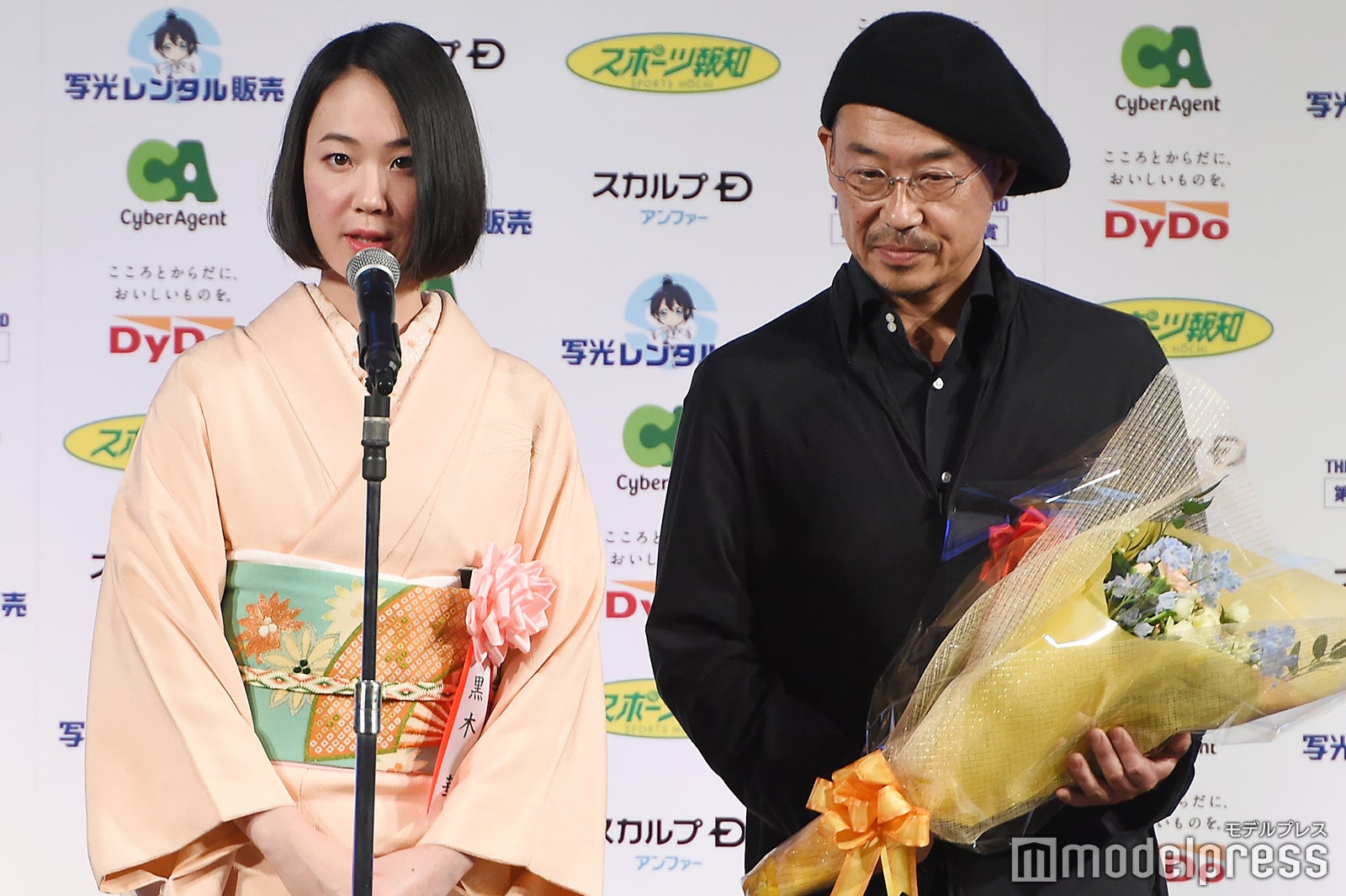 黒木華（左） （C）モデルプレス